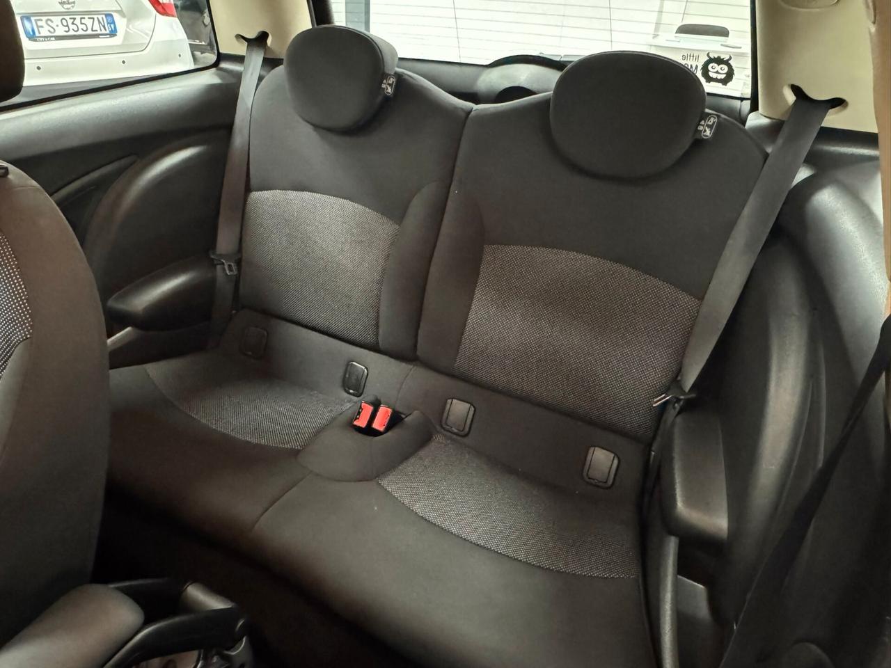 Mini 1.6 16V One (55kW)