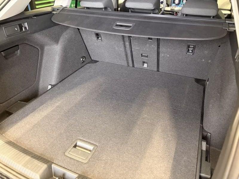 Volkswagen Golf Variant 1.5 eTSI ACT Life DSG Cockpit App Connect 16" Winter Pack