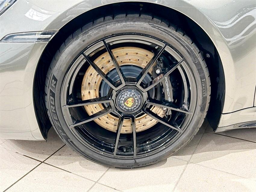 Porsche 911 Carrera 2 GTS Cabriolet