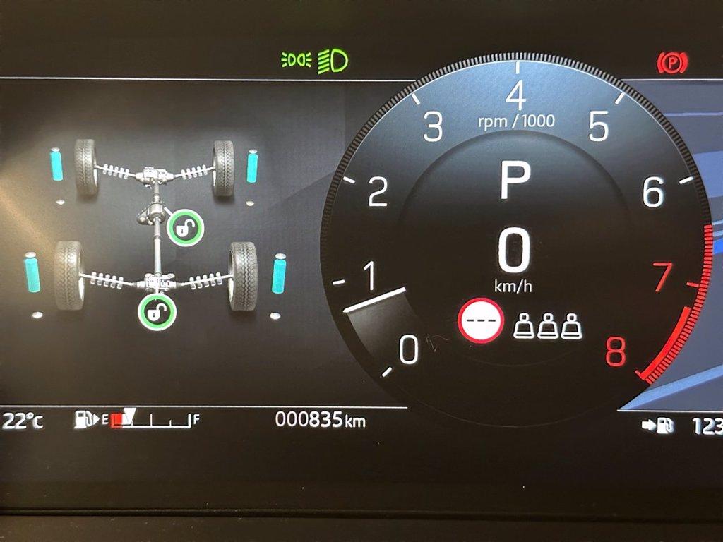 LAND ROVER Defender (2019) LAND ROVER 110 4.4 V8 635 CV AWD Auto OCTA Black del 2026