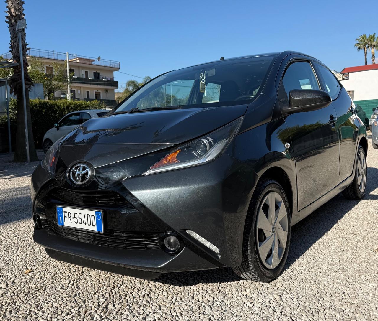 Toyota Aygo 1.0 VVT-i 69 CV 5 porte x-play TSS