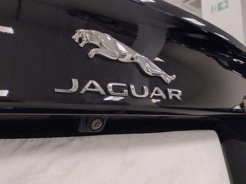 Jaguar XE 2.0d i4 R-Dynamic SE awd 180cv auto
