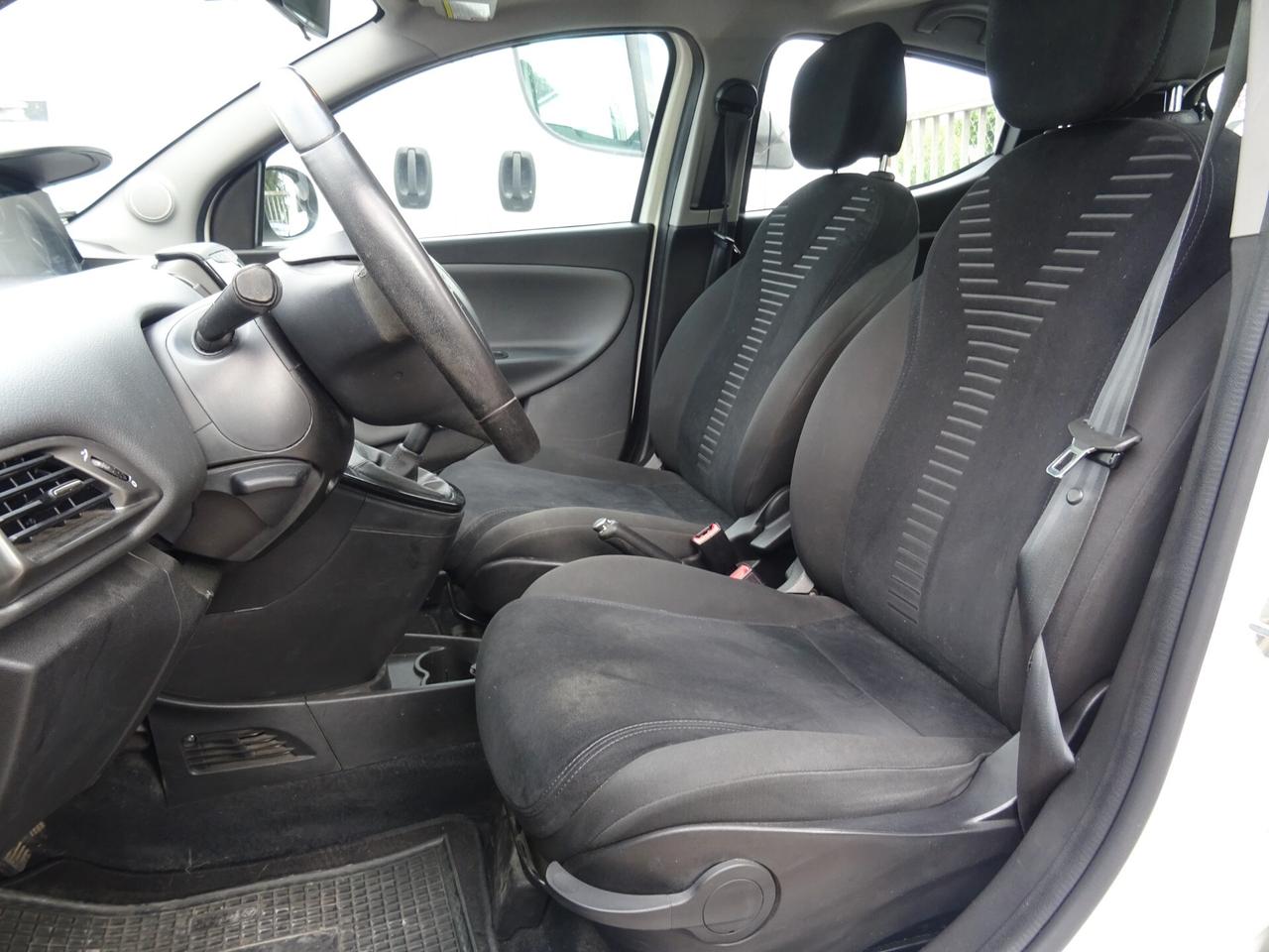 Lancia Ypsilon 1.2 69 CV 5p Platinum TETTO APRIBILE