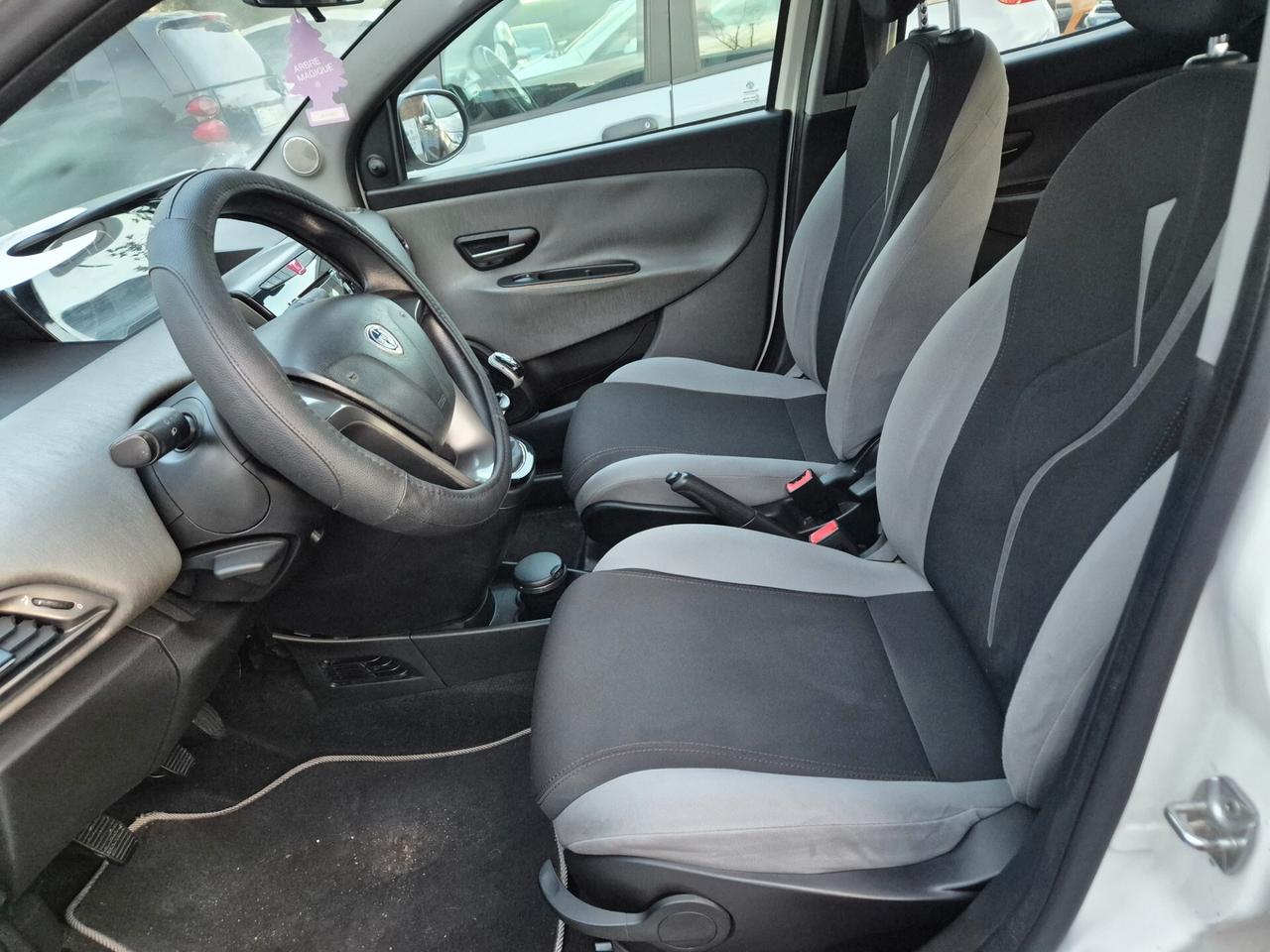 Lancia Ypsilon 1.2 69 CV 5 porte Gold