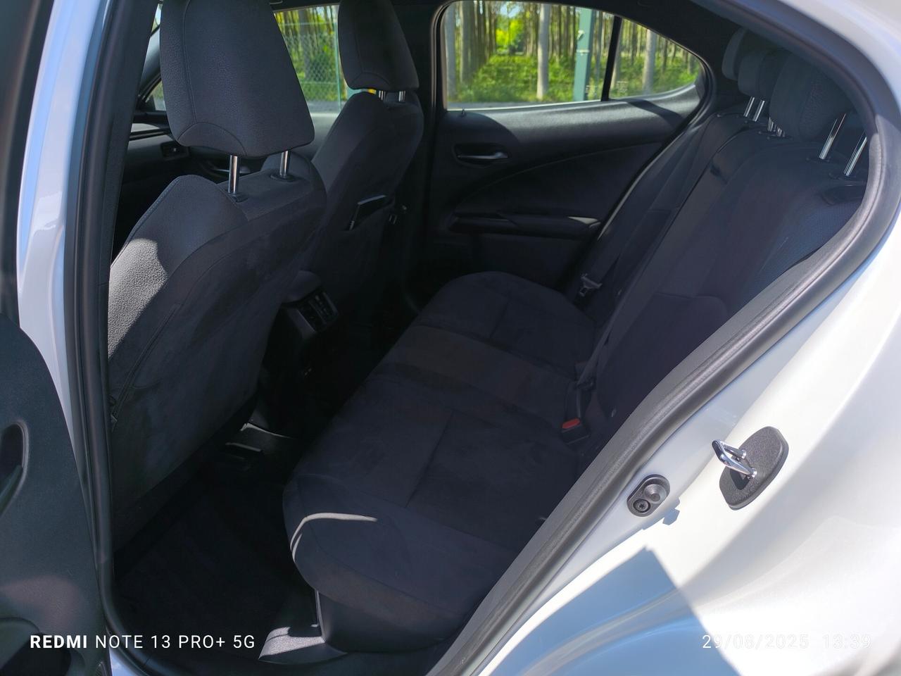 Lexus UX Hybrid Business