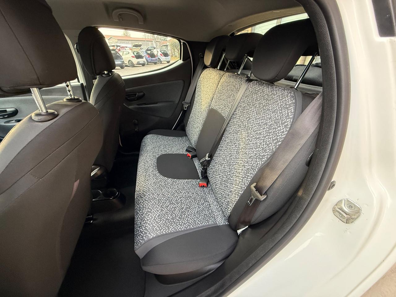 Lancia Ypsilon 1.2 69 CV 5 porte GPL-Neopatentati