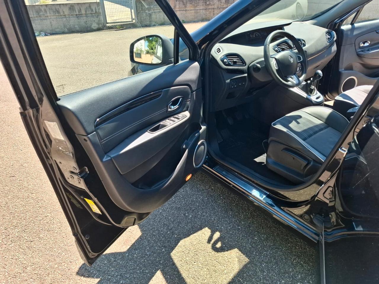 Renault Scenic 1.5 dCi del 2012 SOLO 96.000 KM