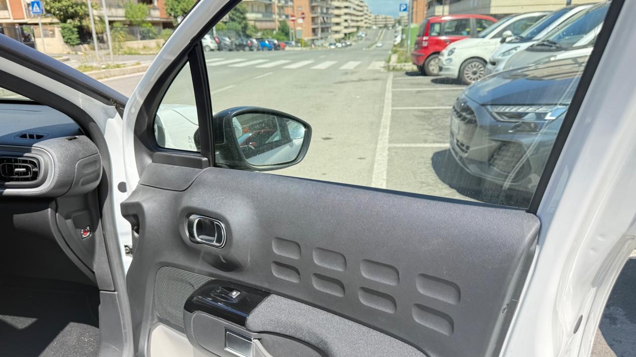 Citroen C3 PureTech 83 S&S Shine led car play pdc navi
