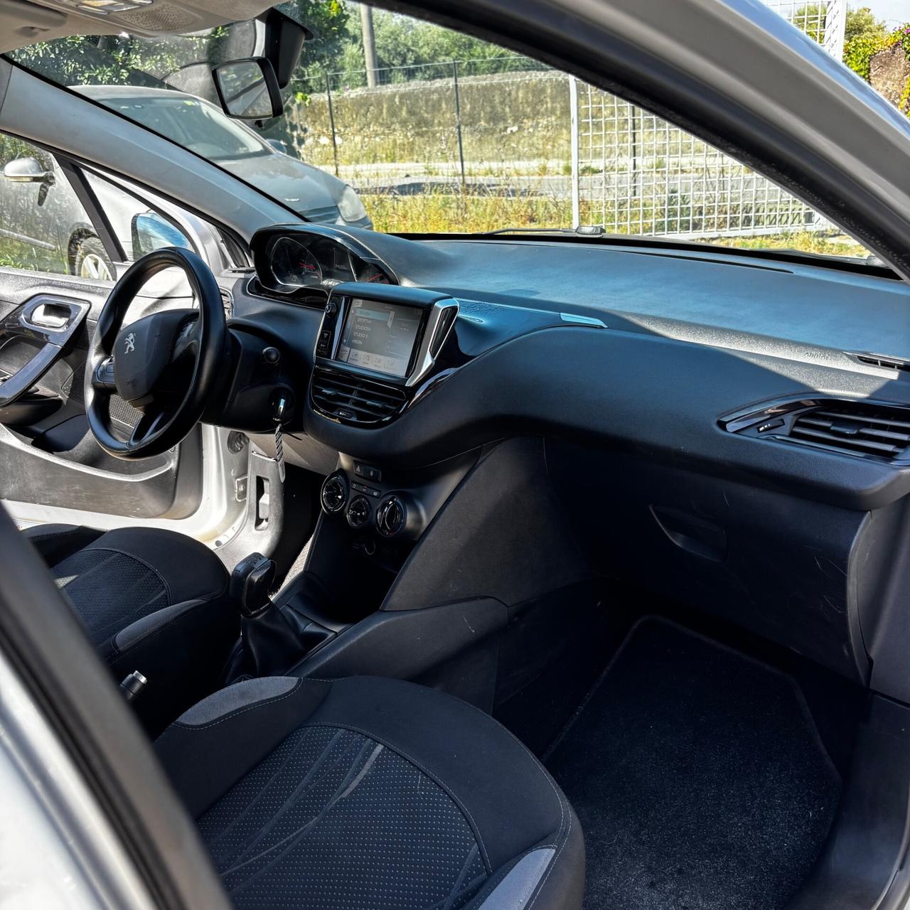 Peugeot 208 1.4 HDi 68 CV 5 porte Allure