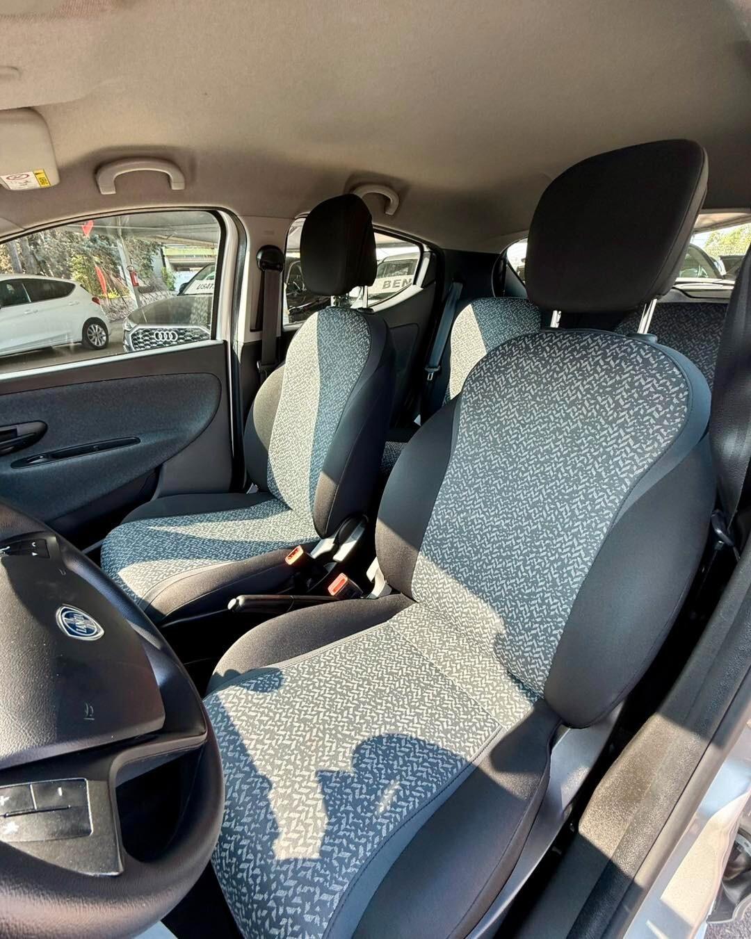 Lancia Ypsilon 1.0 FireFly 5 porte S&S Hybrid Ecochic Gold