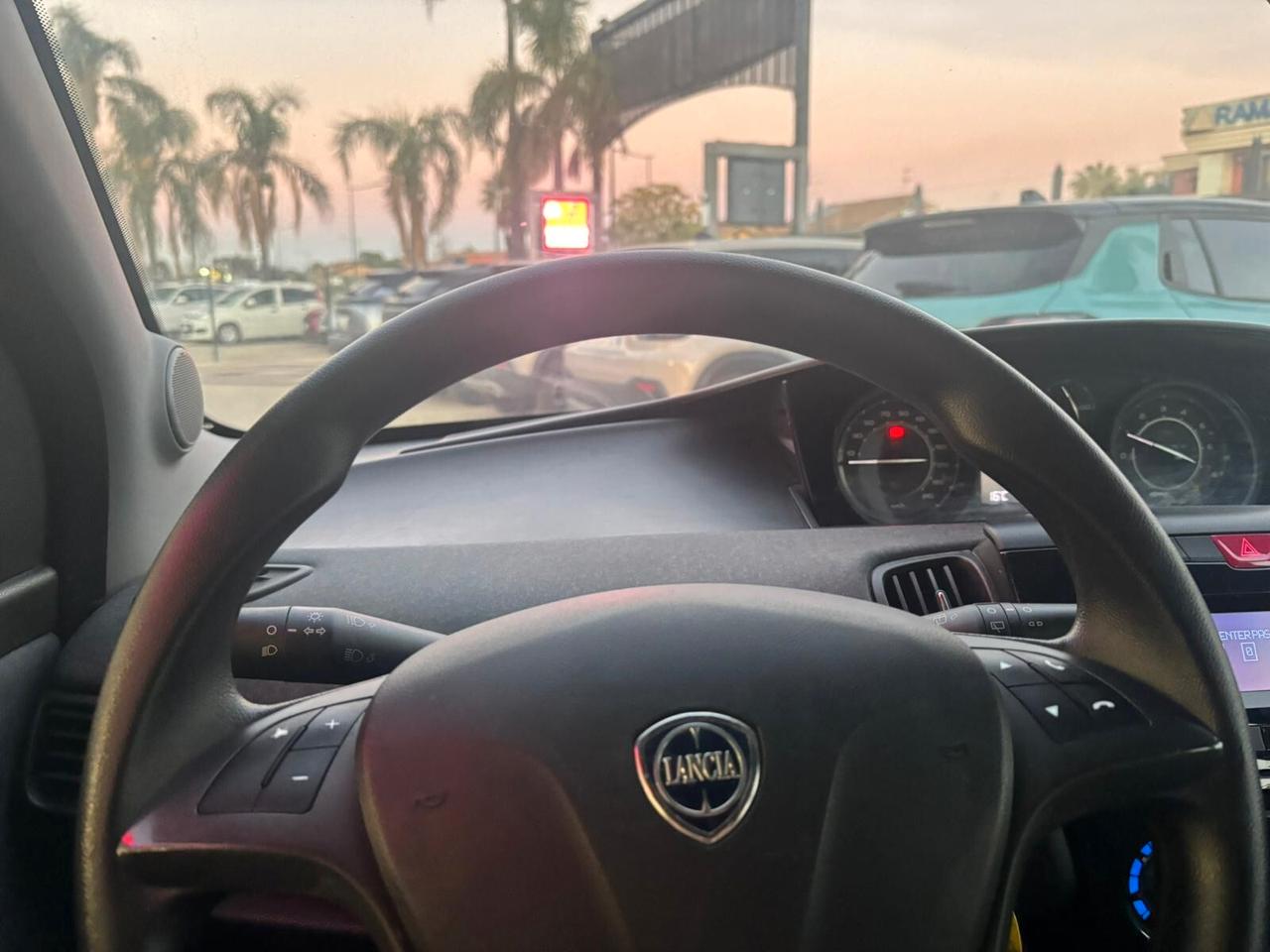 Lancia Ypsilon 1.0 FireFly 5 porte S&S Hybrid Alberta Ferretti