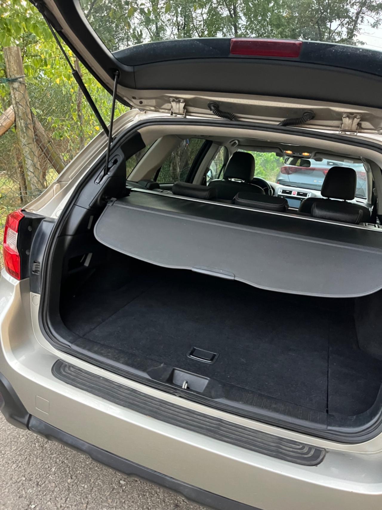 Subaru OUTBACK 2.0D Lineartronic Adventure