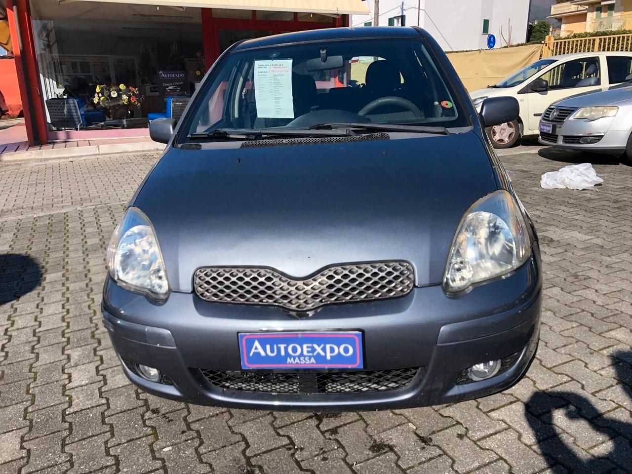 Toyota Yaris 1.0i 16V cat 5 porte Sol UNICO PROPRIETARIO ADATTA X NEOPATENTATI