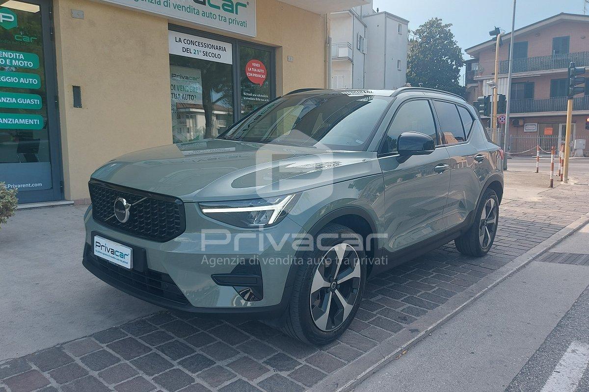 VOLVO XC40 B3 automatico Ultra Dark