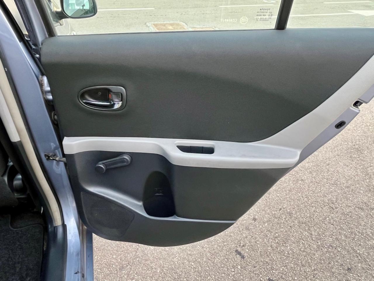 Toyota Yaris 1.3benz 2011 58.000km perfetta per neopatentati