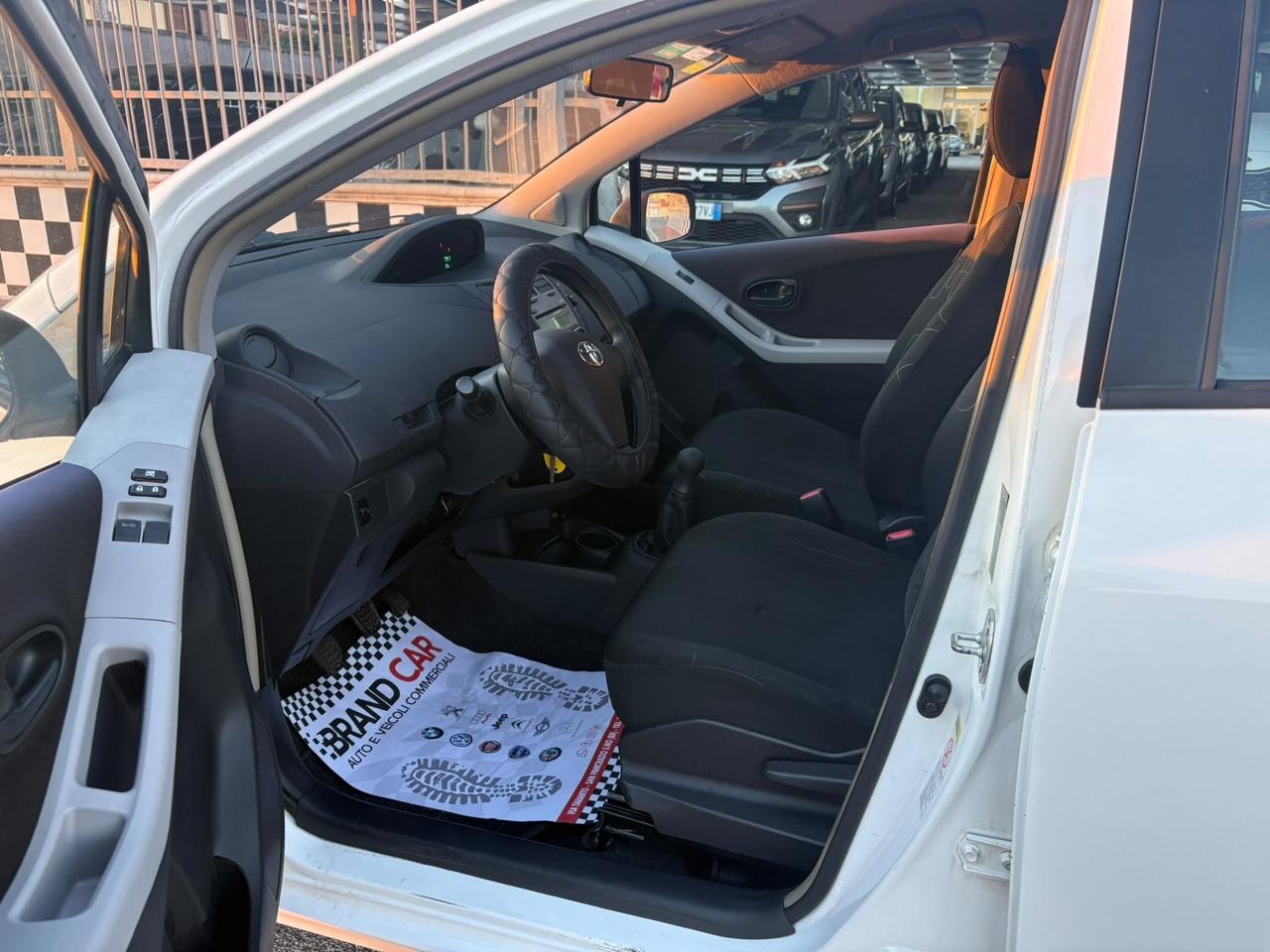 Toyota Yaris 1.0 5 porte Now Unipro 2010