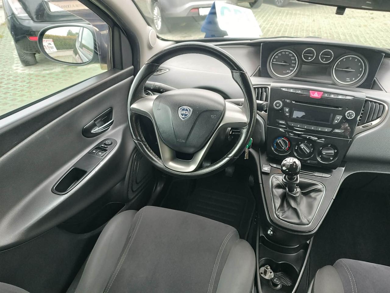 Lancia Ypsilon 1.2 69 CV 5 porte GPL Ecochic Silver