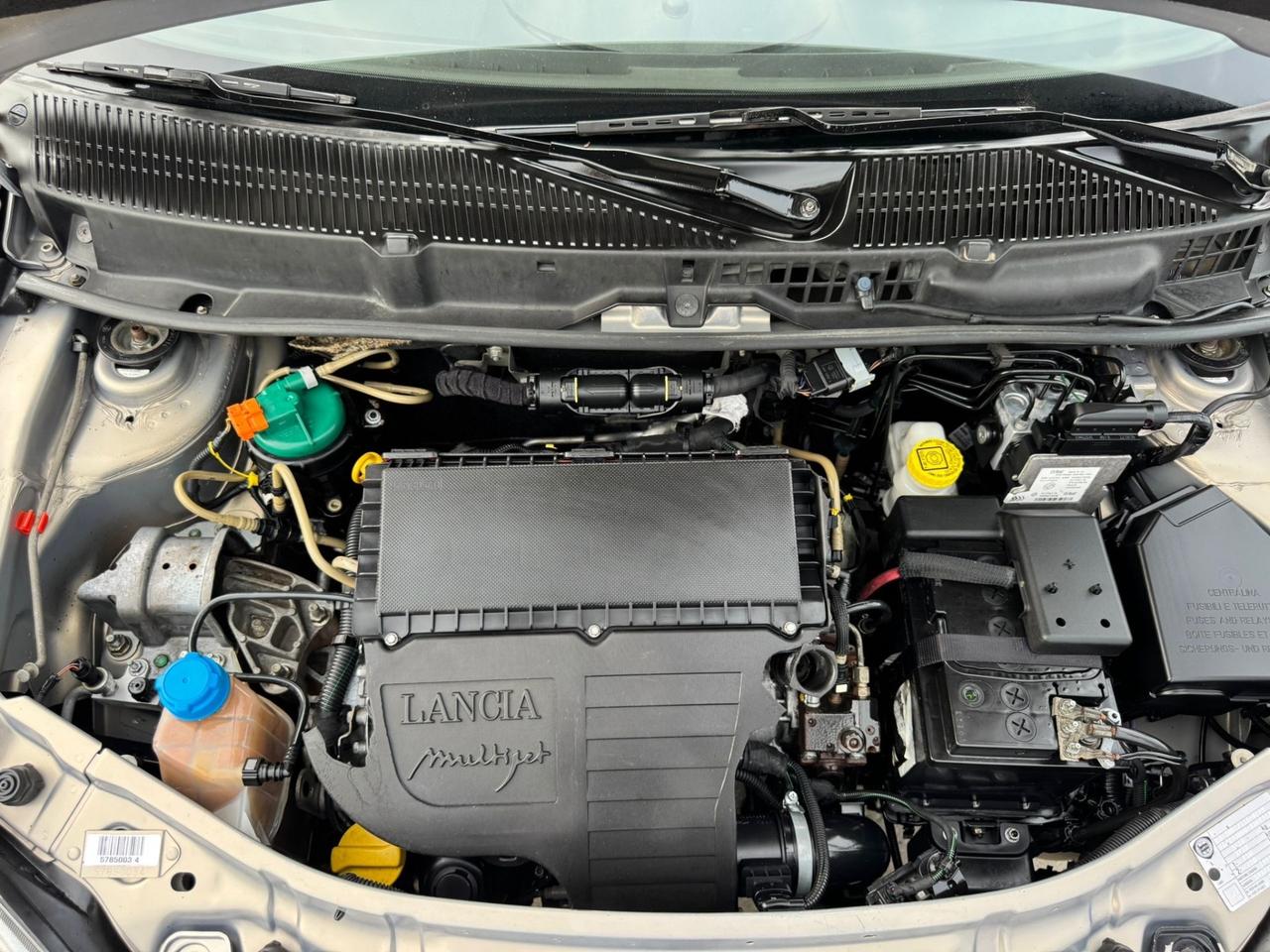 Lancia Ypsilon 1.3 MJT 90 CV Oro Giallo