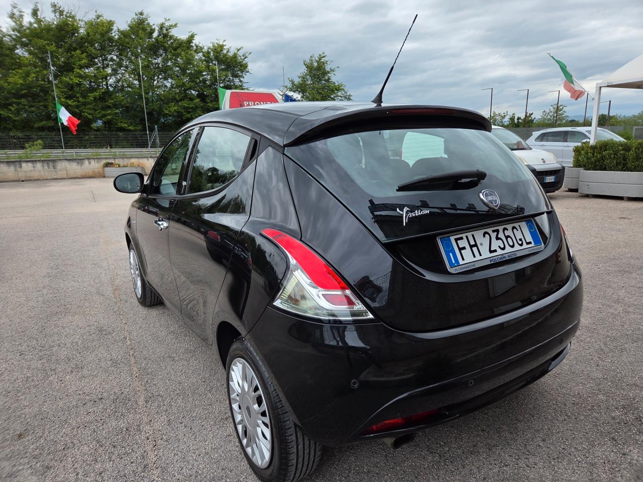Lancia Ypsilon 1.2 69 CV 5 porte Gold