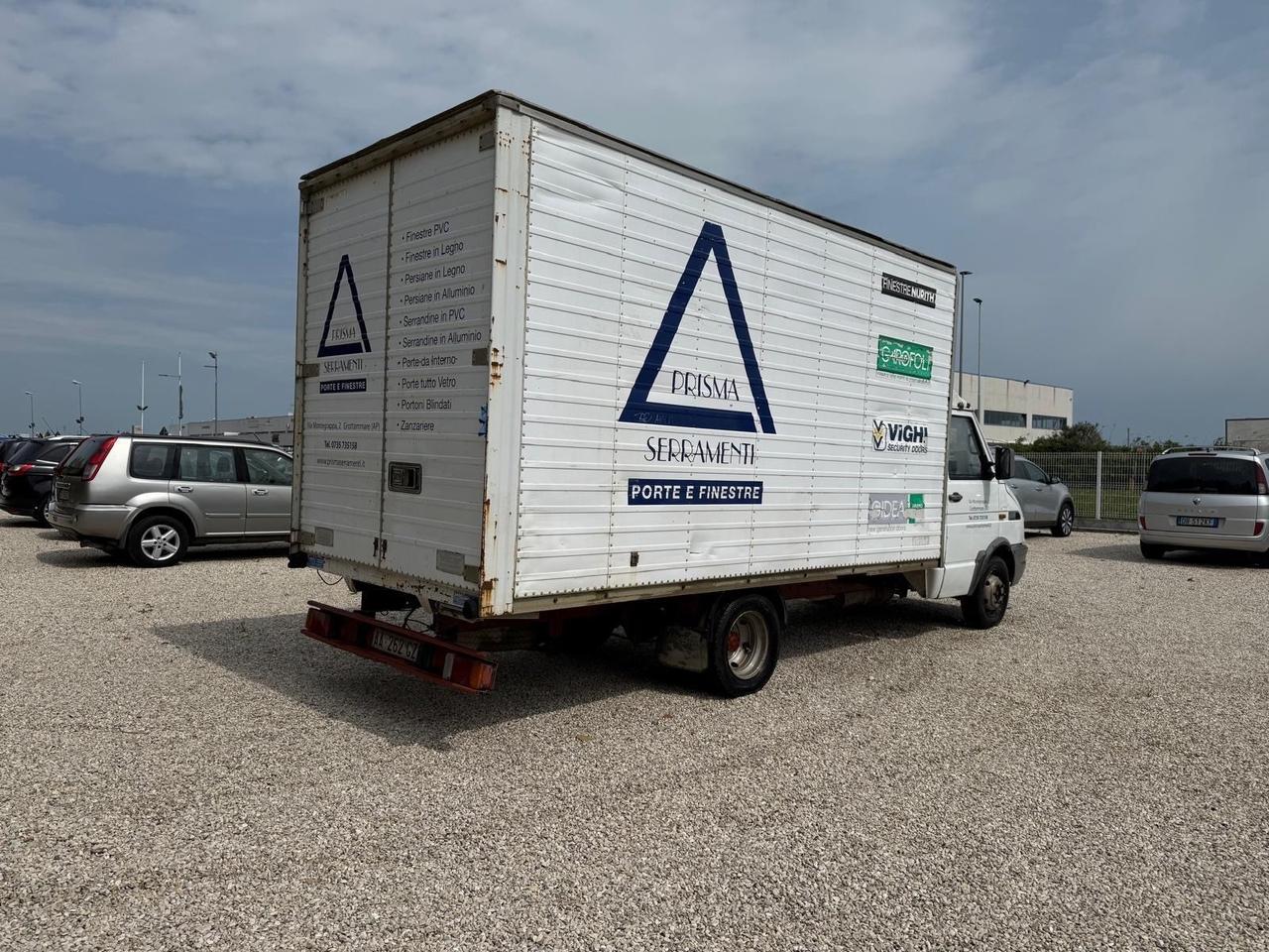 Iveco Daily 35.8 2.5 Diesel PL Cab. Classic