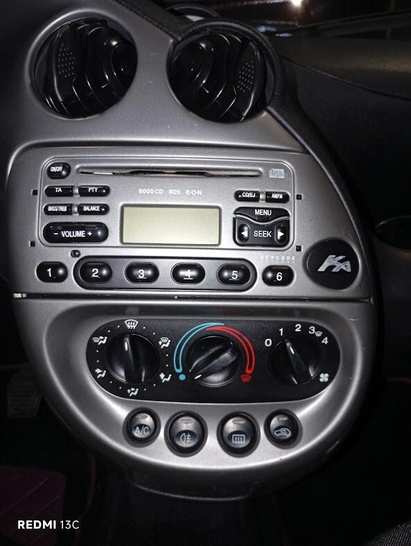 Ford Ka del 2003 benzina anche neopatentati