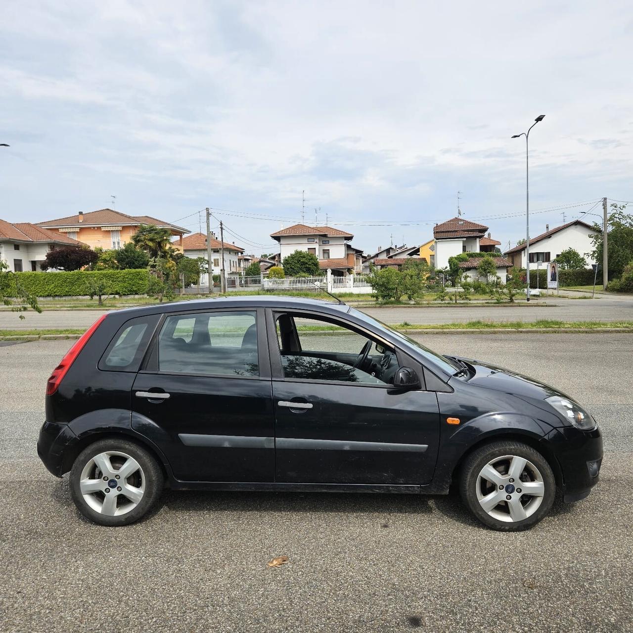 Ford Fiesta 1.4 TDCi 5p NEOPATENTATI