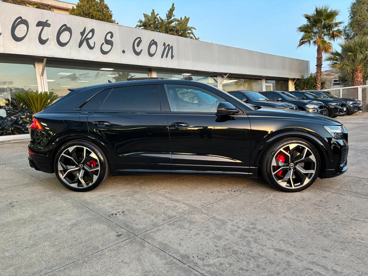 Audi Q8 RS TFSI V8 quattro tiptronic