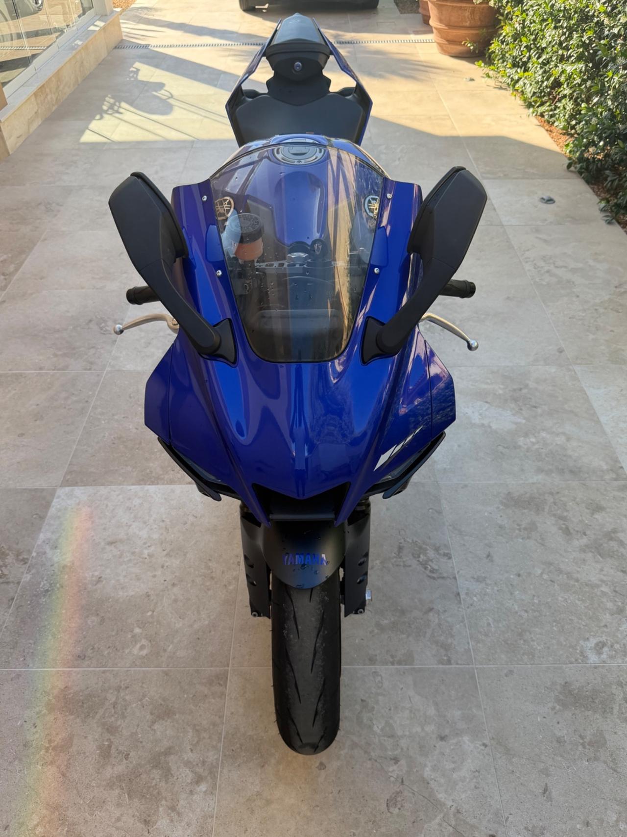 Yamaha YZF R1 Full