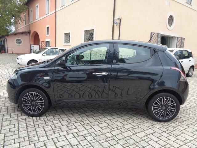 Lancia Ypsilon 1.0 FireFly 5 porte S&S Hybrid Ecochic Gold