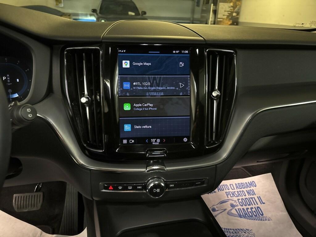 Volvo XC60 2.0 B4 Momentum Pro AWD Auto