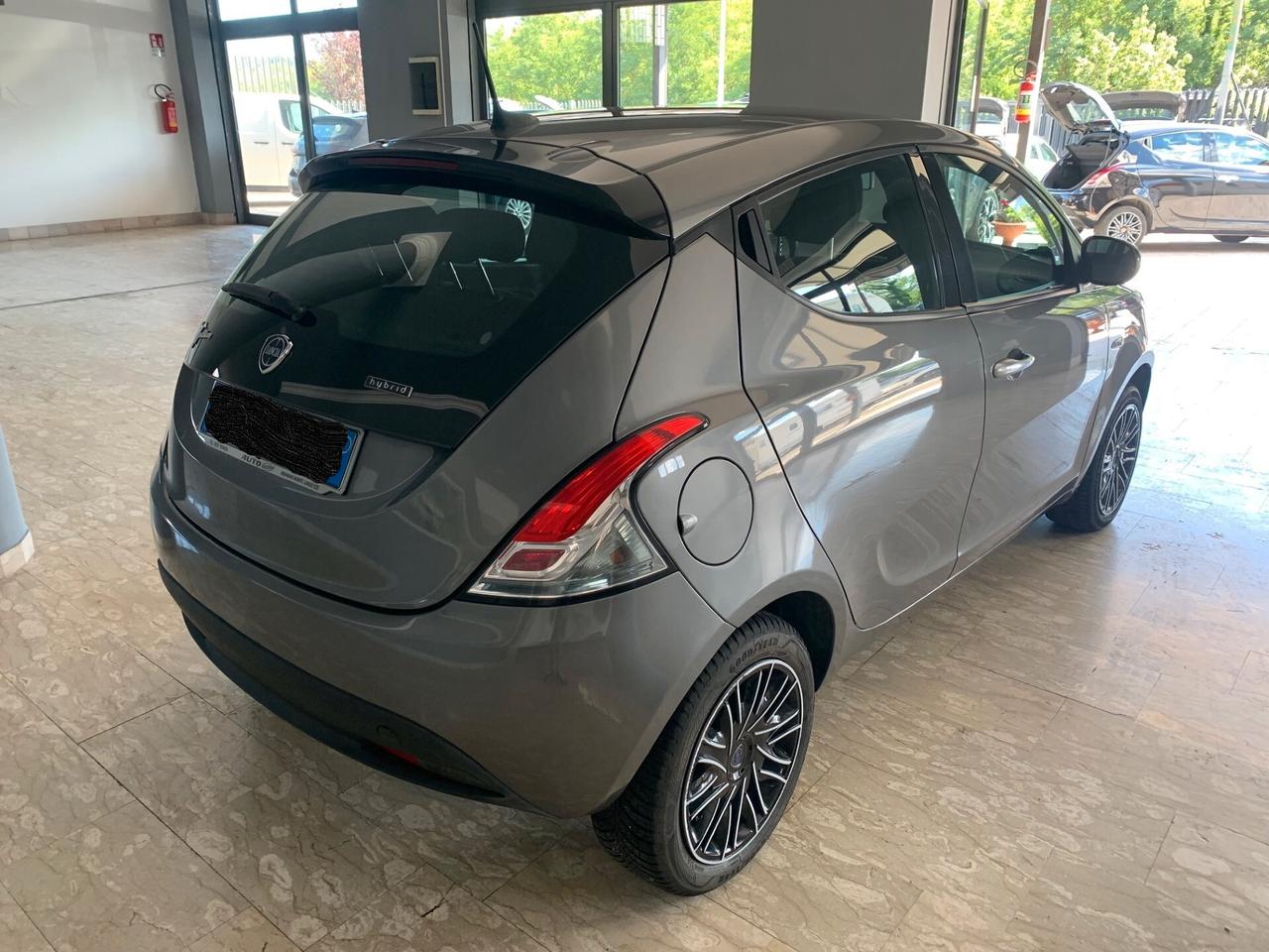 Lancia Ypsilon 1.0 FireFly 5 porte S&S Hybrid Silver Plus
