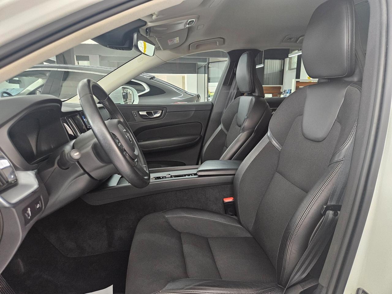 Volvo XC60 2.0 b4 Momentum awd auto my20 - IVA ESPOSTA