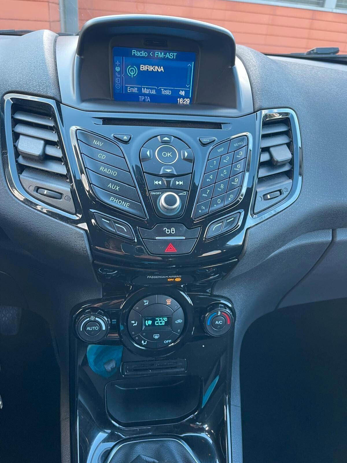 Ford Fiesta 1.5 TDCi 75CV 5 porte Black & White Edition