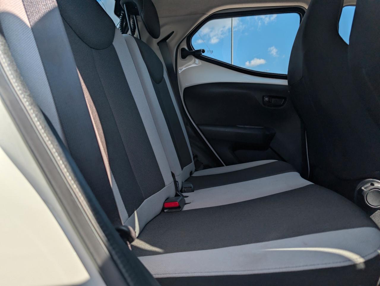 Toyota Aygo 1.0 VVT-i 69 CV 5 porte x-cool