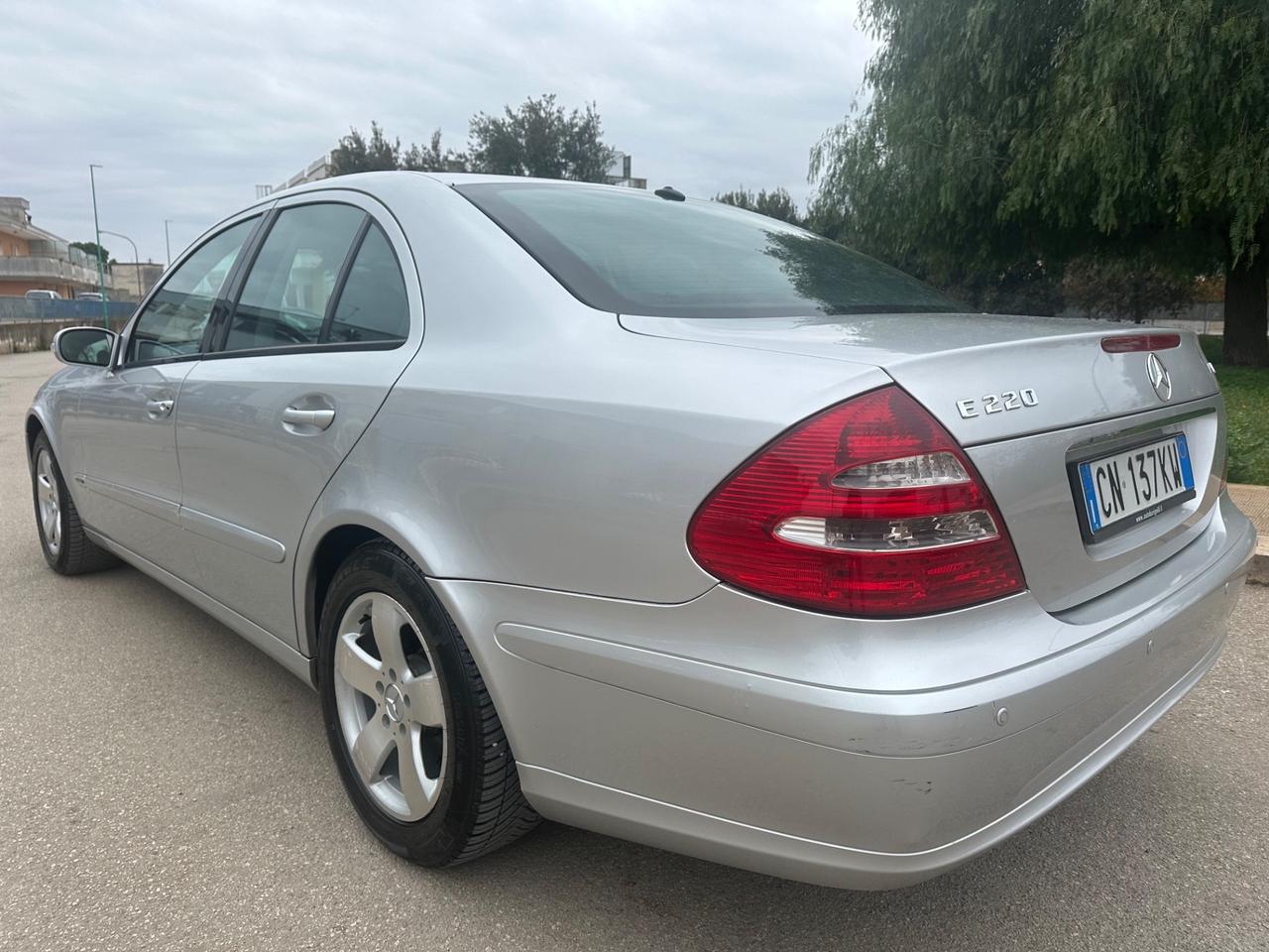 MERCEDES CLASSE E 220 - CAMBIO AUTOMATICO