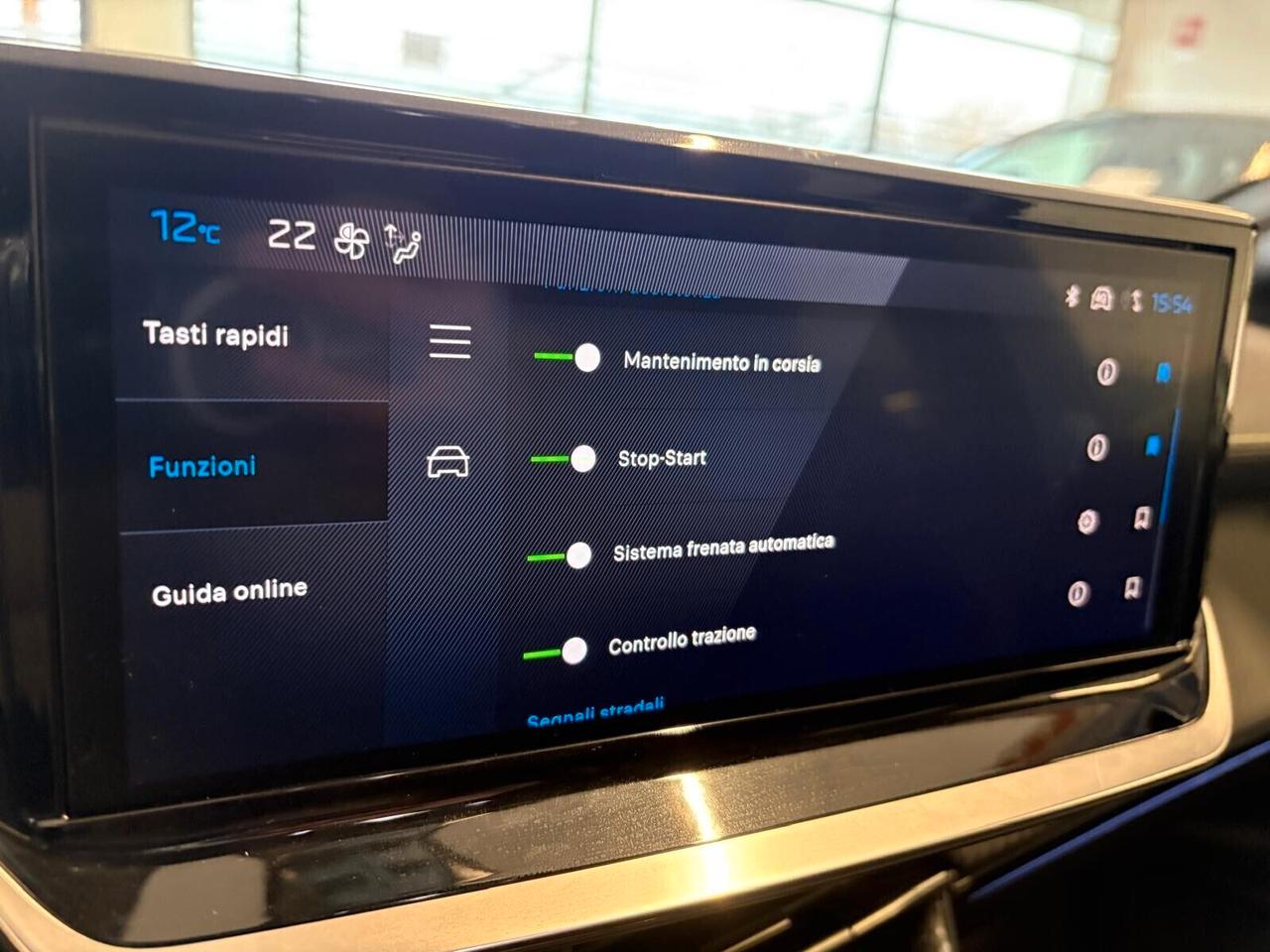 Peugeot 208 GT Hybrid 136 e-DCS6 SPOTICAR