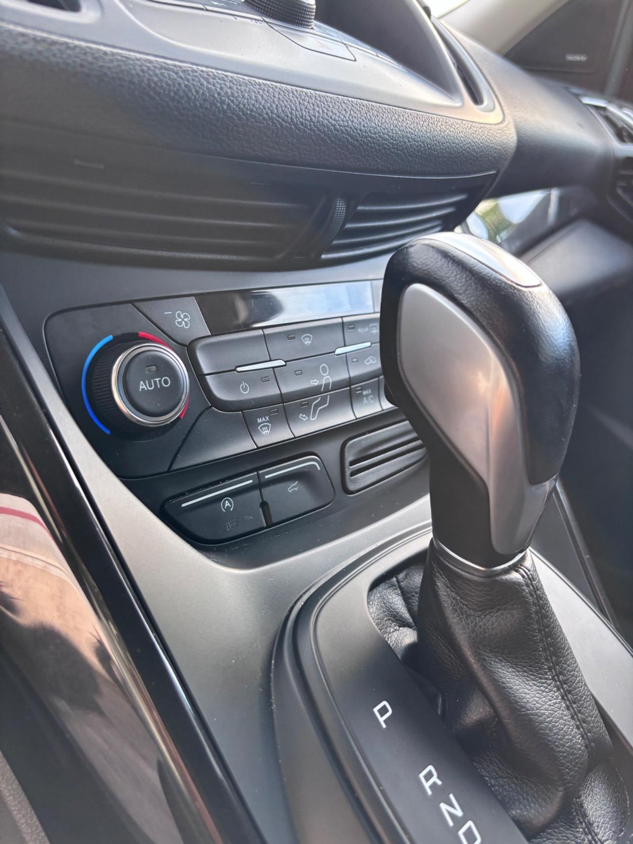 Ford Kuga 1.5 TDCI 120 CV S&S 2WD Powershift Titanium