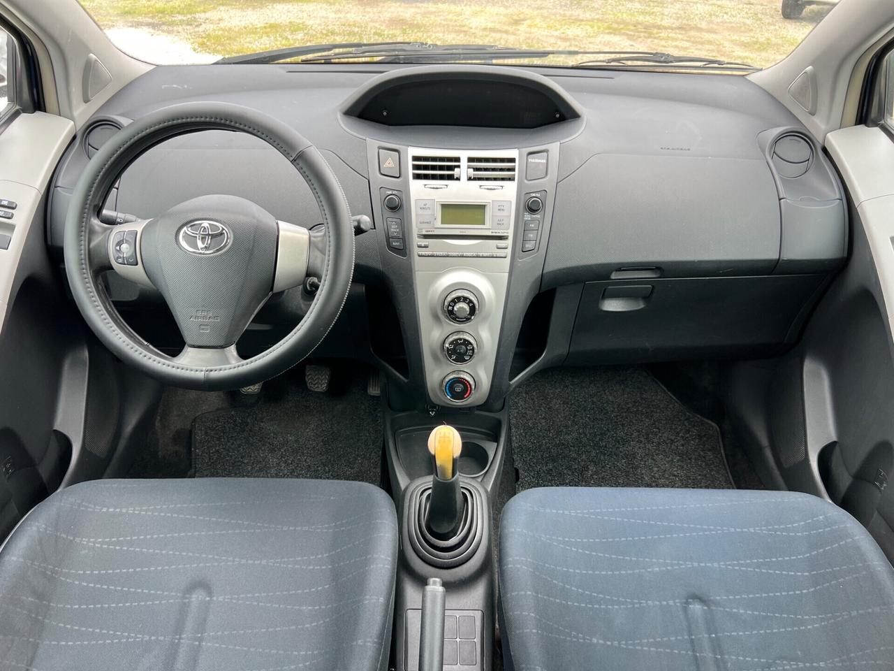 Toyota Yaris 1.0 5 porte