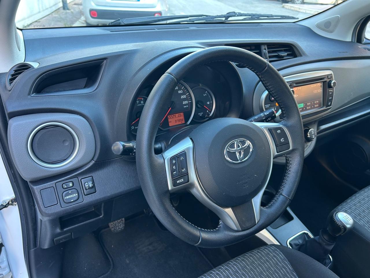Toyota Yaris 1.0 b. solo 97000 km