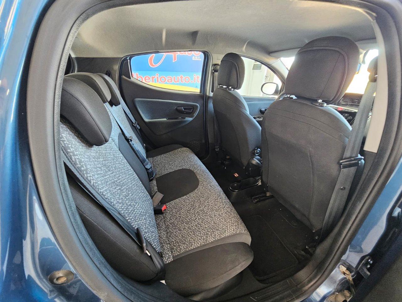 Lancia Ypsilon 1.0 firefly hybrid Silver s&s 70cv 5p.ti