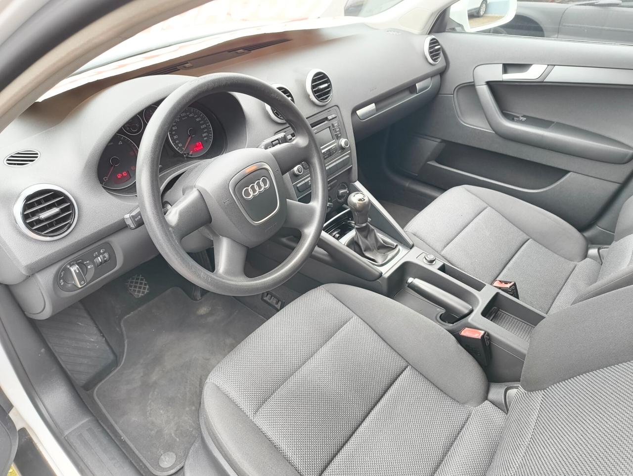 Audi A3 1.6 TDI 105 CV CR Ambiente