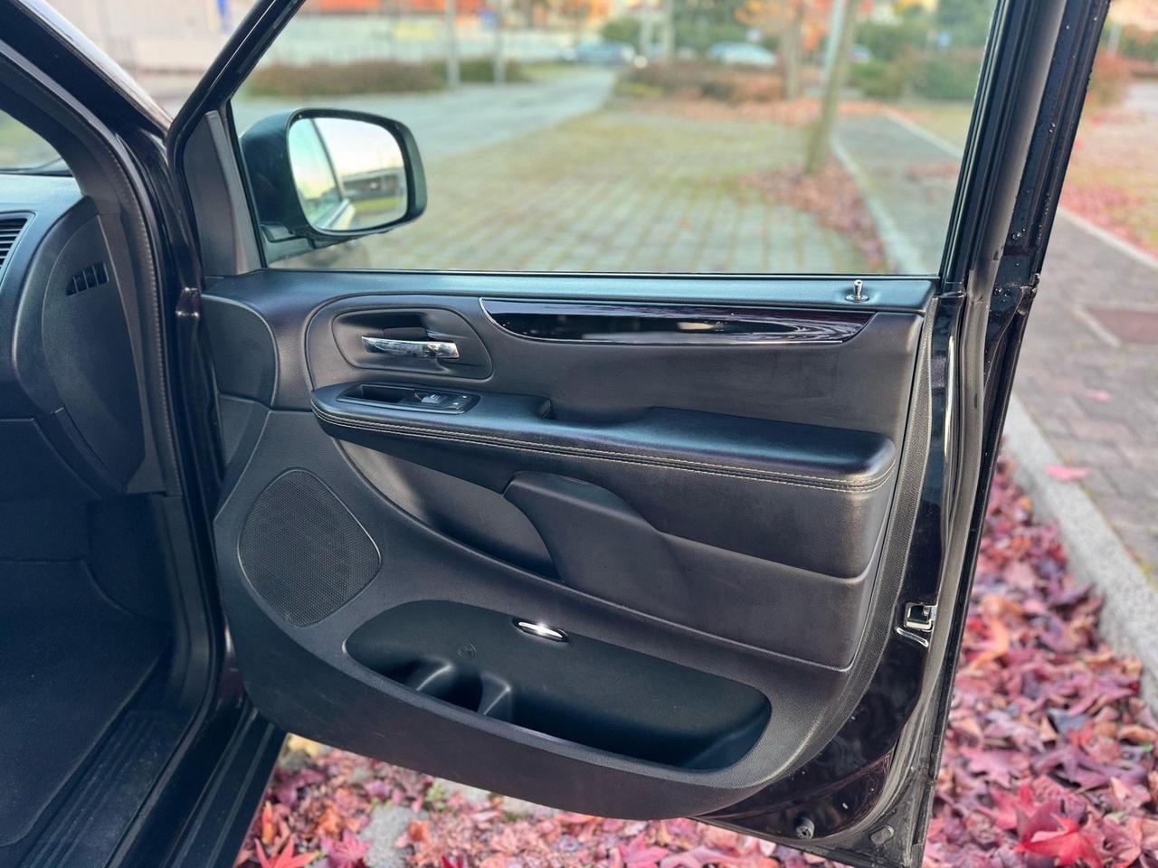 Lancia Voyager 2.8 Turbodiesel Platinum 177 CV