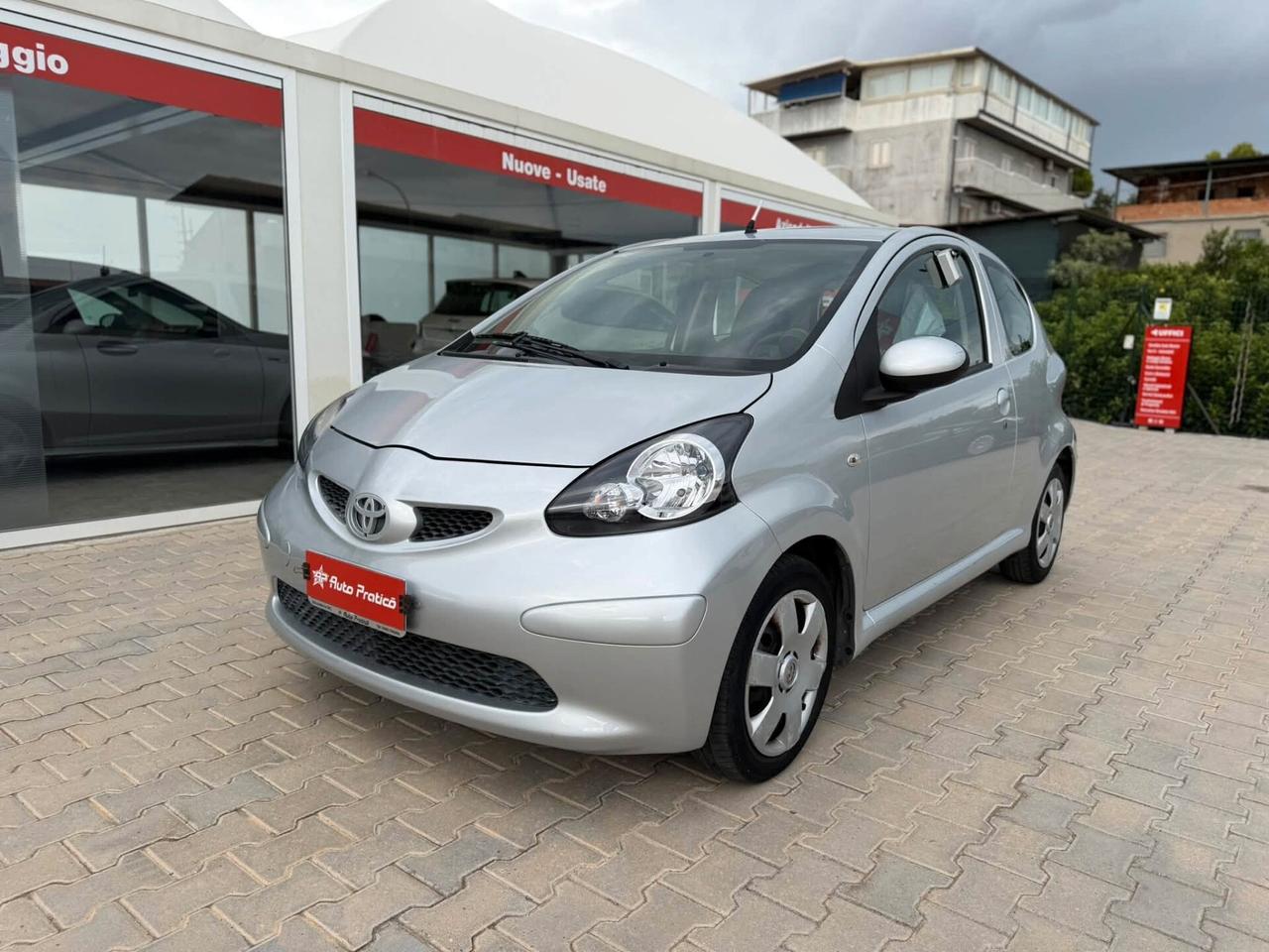 Toyota Aygo 1.0 3 porte Sol OK NEOPATENTATI