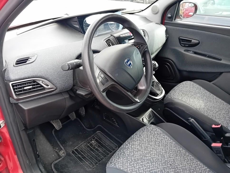 Lancia Ypsilon 1.0 FireFly 5 porte S&S Hybrid Ecochic Silver