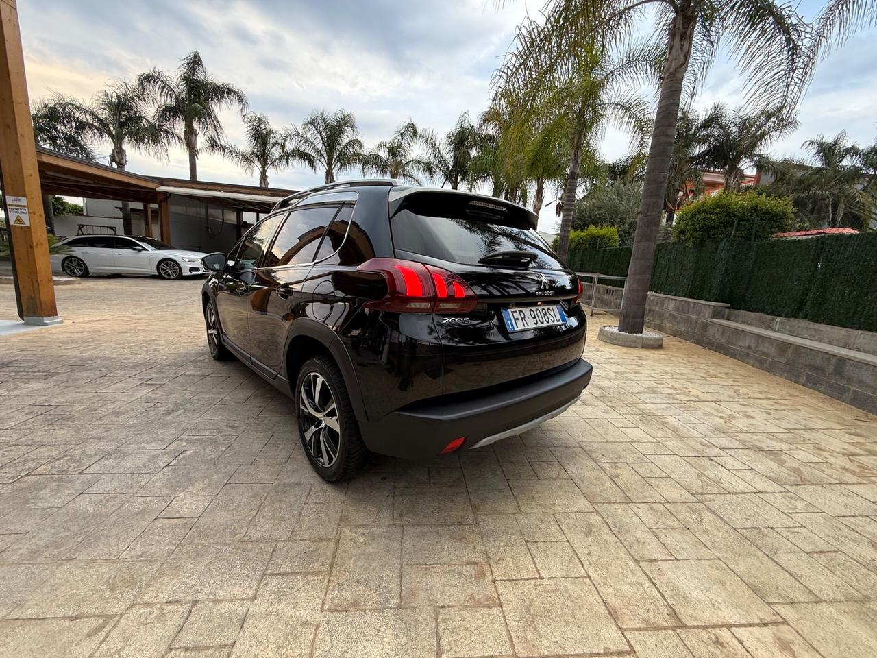 Peugeot 2008 BlueHDi 100 S&S Black Matt