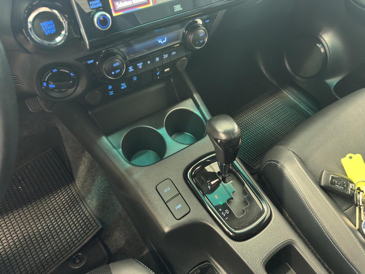 Toyota Hilux 2.8 d double cab Invincible 4wd auto