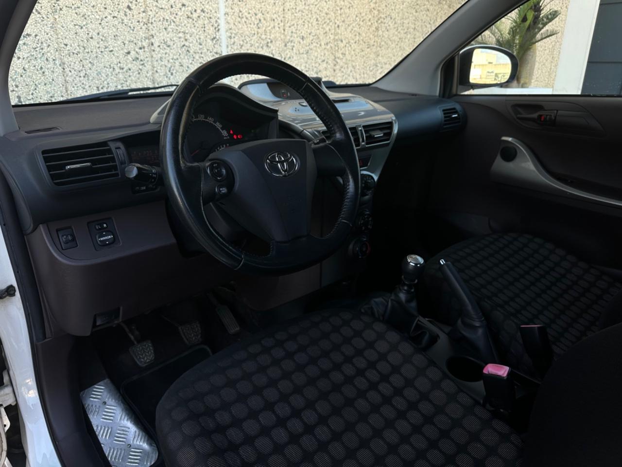 Toyota iQ 1.0