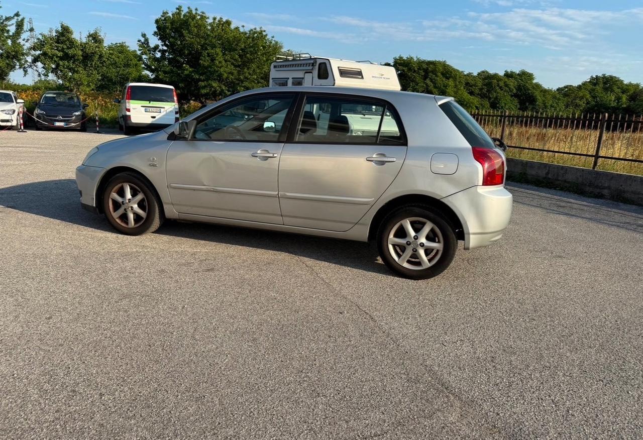 Toyota Corolla 2.0 tdi anno 2004