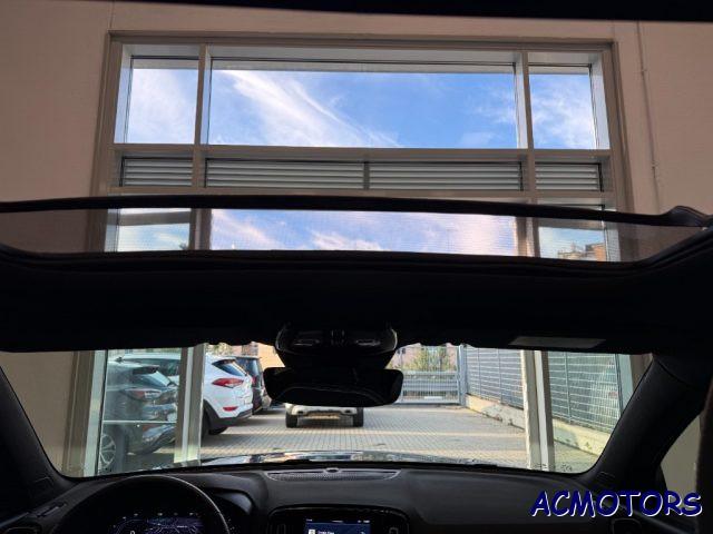 VOLVO XC40 B3 automatico Ultimate Dark