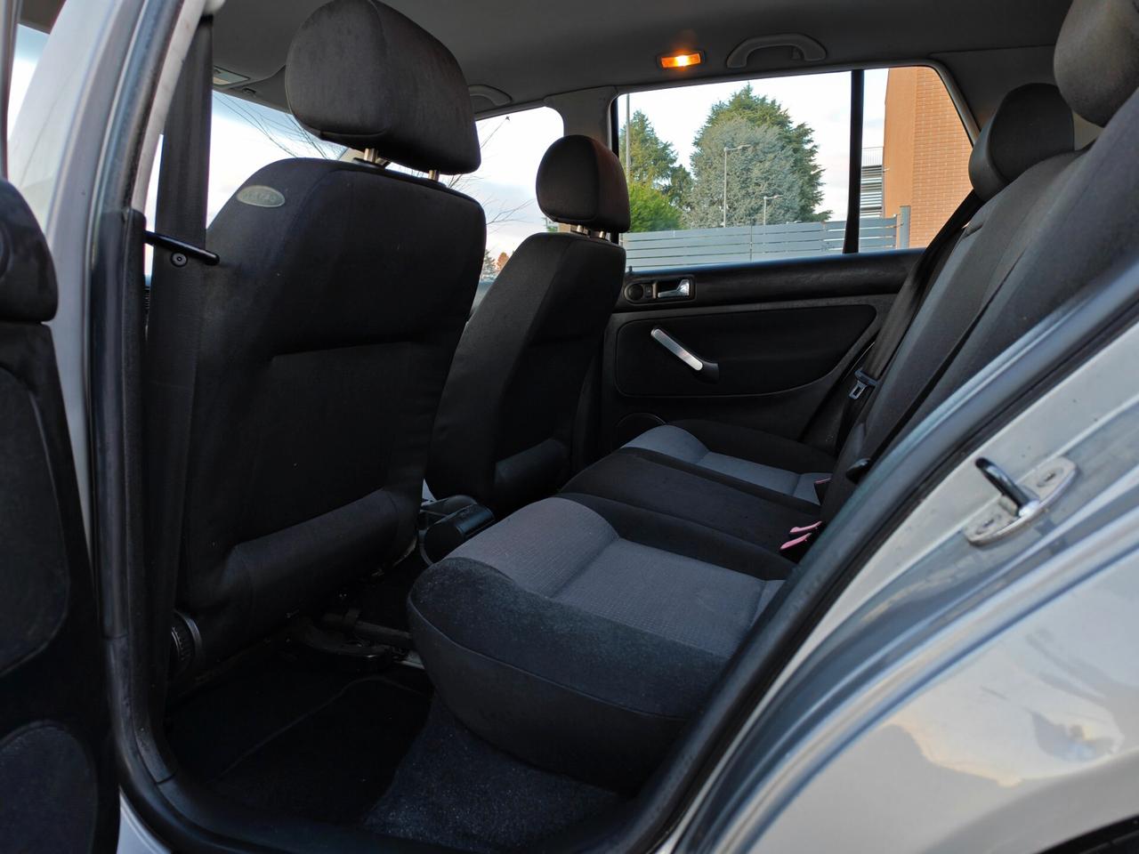 Volkswagen Golf 1.6 BENZINA 105cv Highline